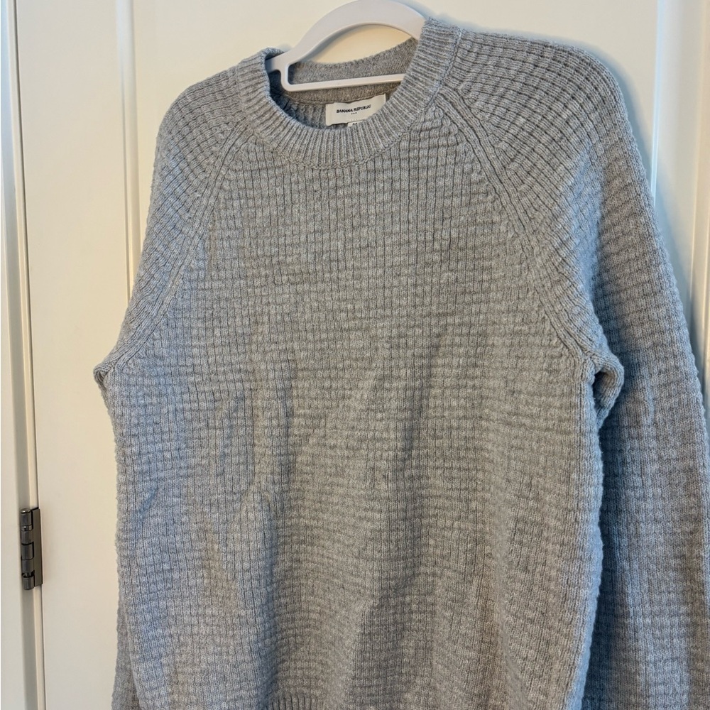 Banana Republic Light Gray Crewneck Sweater - Picture 3 of 9